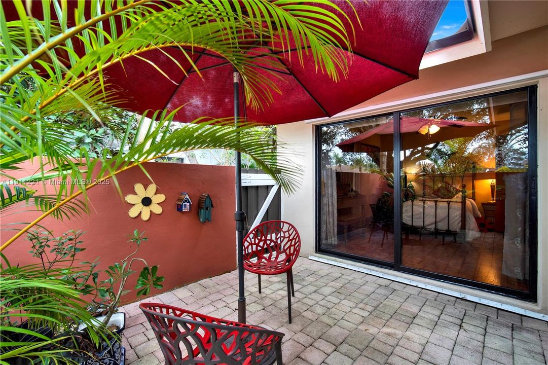 待售: $1,295,000 (4 贝兹, 2 浴室, 2403 平方英尺)