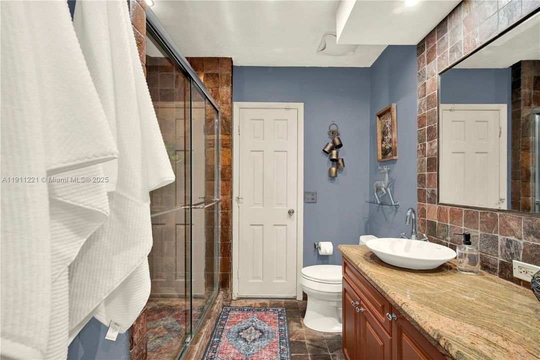 Hallway Bath/Cabana Bath