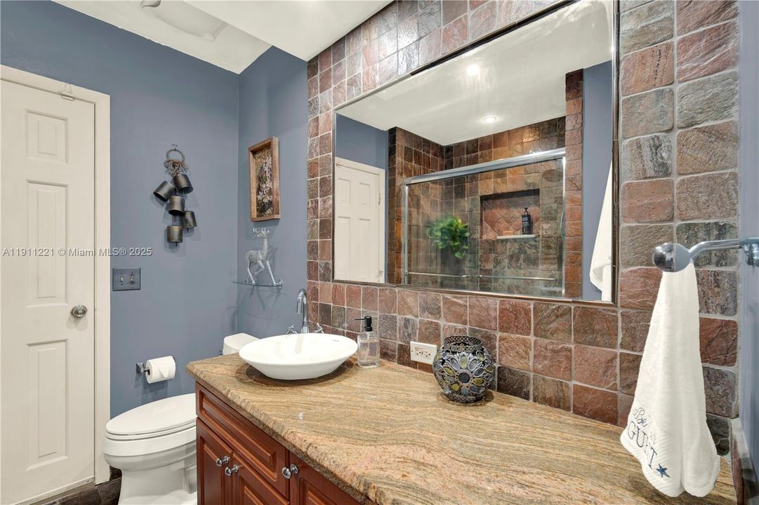 Hallway Bath/Cabana Bath