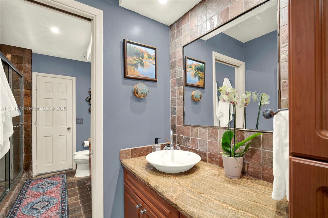 Hallway Bath/Cabana Bath