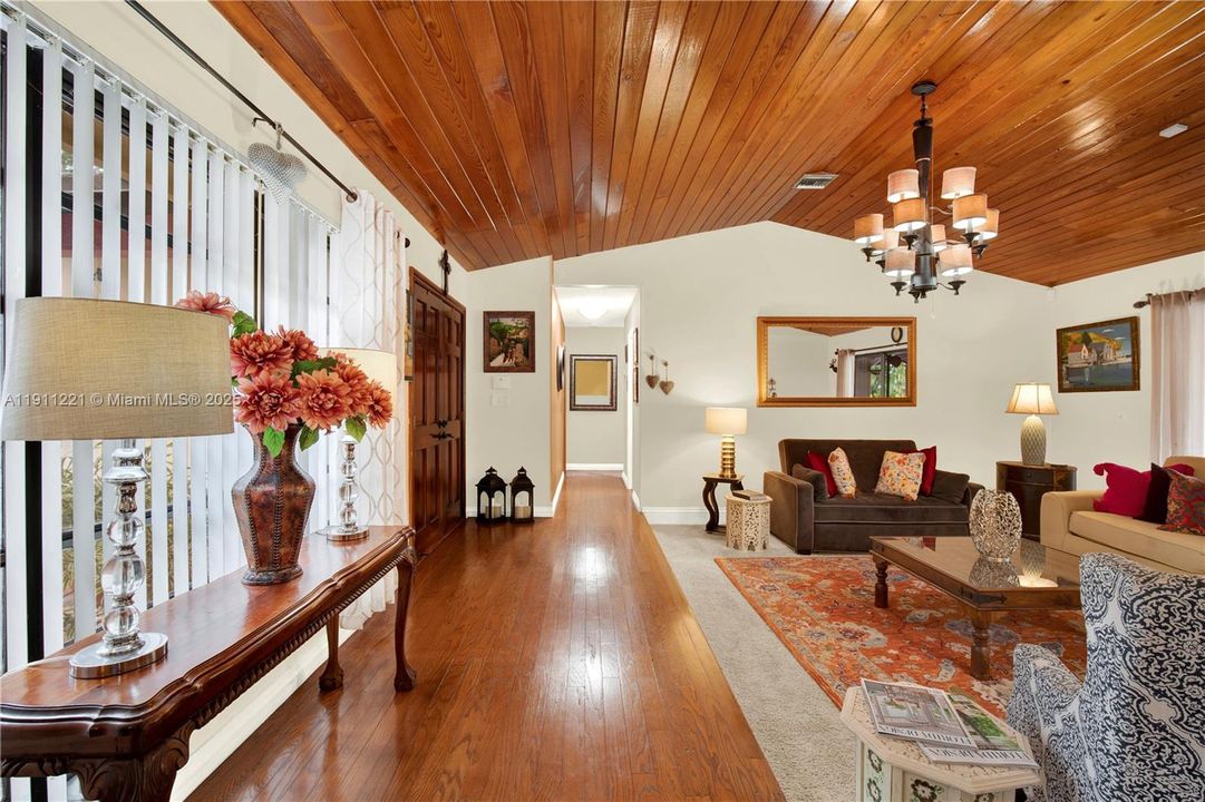 待售: $1,295,000 (4 贝兹, 2 浴室, 2403 平方英尺)