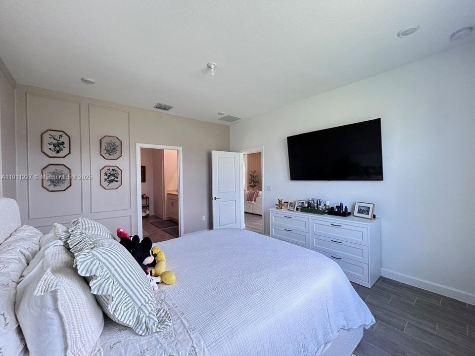 最近租的: $3,450 (3 贝兹, 2 浴室, 1749 平方英尺)