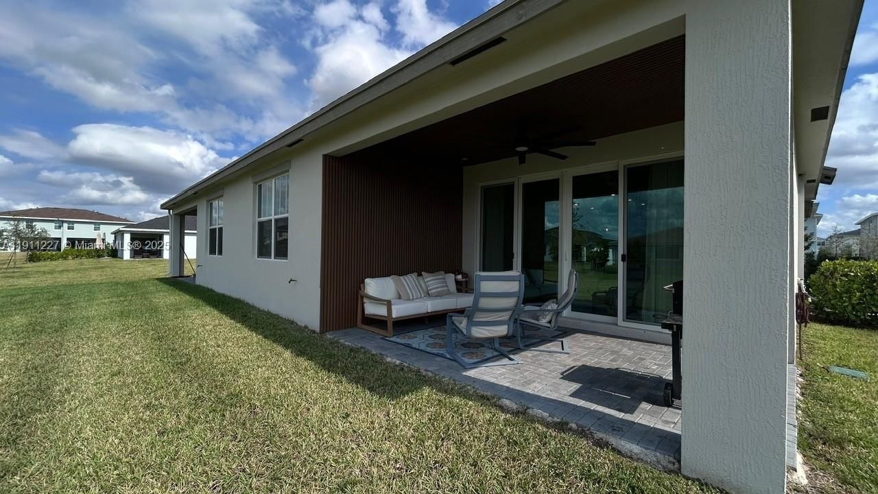 最近租的: $3,450 (3 贝兹, 2 浴室, 1749 平方英尺)