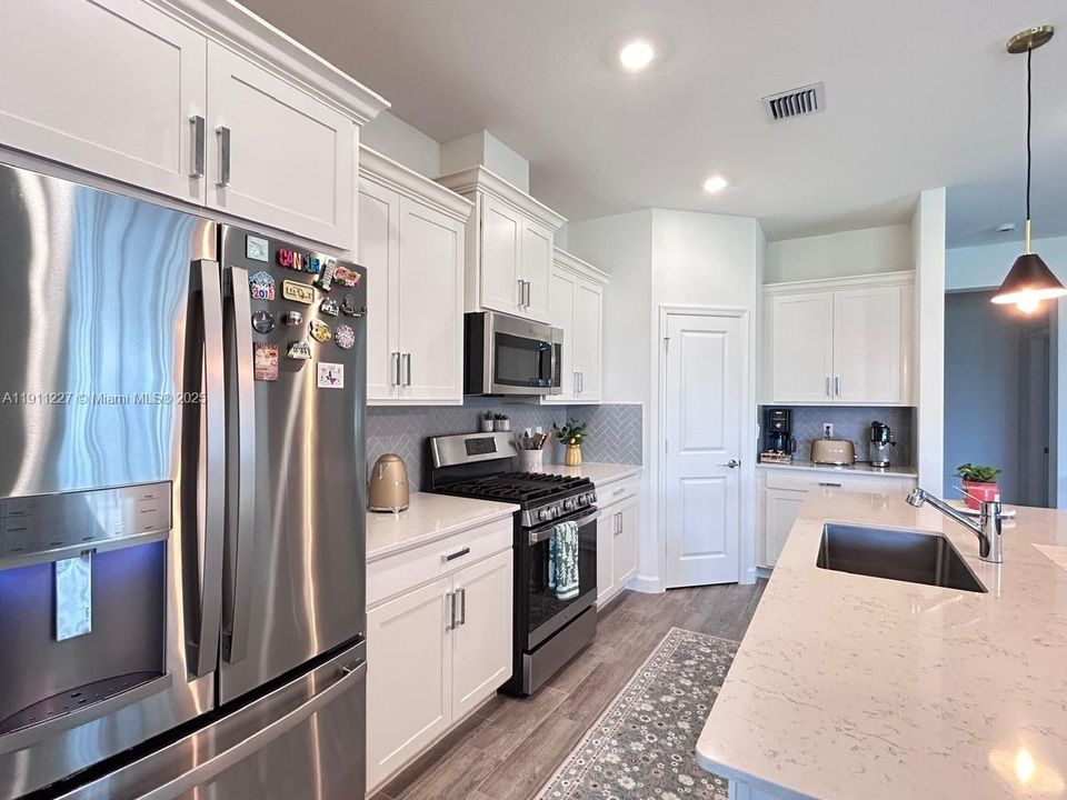 最近租的: $3,450 (3 贝兹, 2 浴室, 1749 平方英尺)