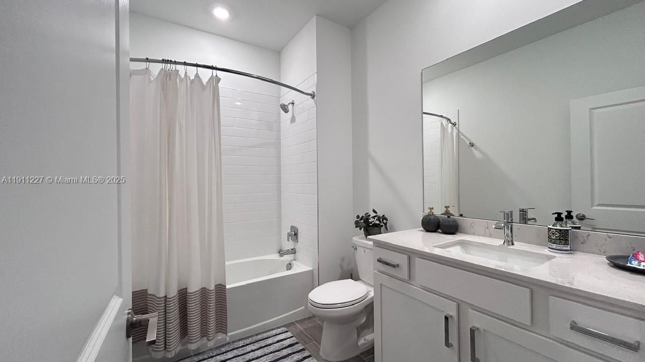 最近租的: $3,450 (3 贝兹, 2 浴室, 1749 平方英尺)