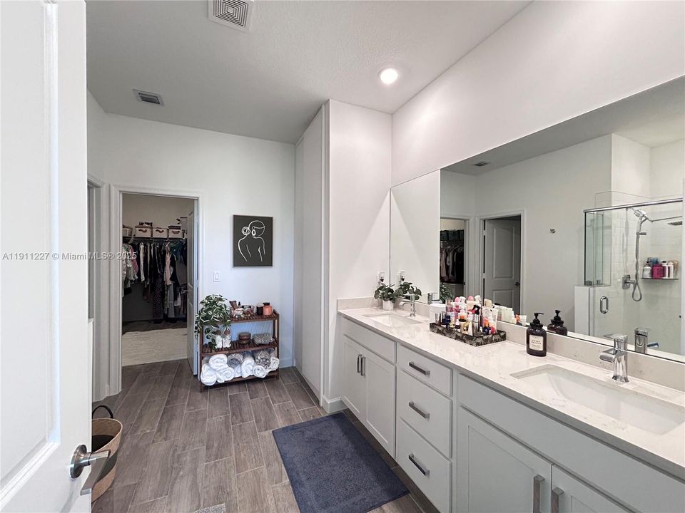 最近租的: $3,450 (3 贝兹, 2 浴室, 1749 平方英尺)