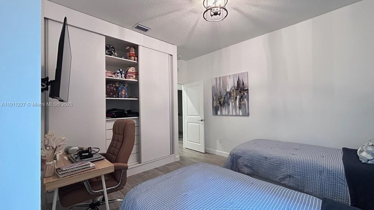 最近租的: $3,450 (3 贝兹, 2 浴室, 1749 平方英尺)