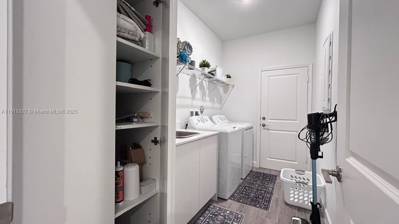 最近租的: $3,450 (3 贝兹, 2 浴室, 1749 平方英尺)