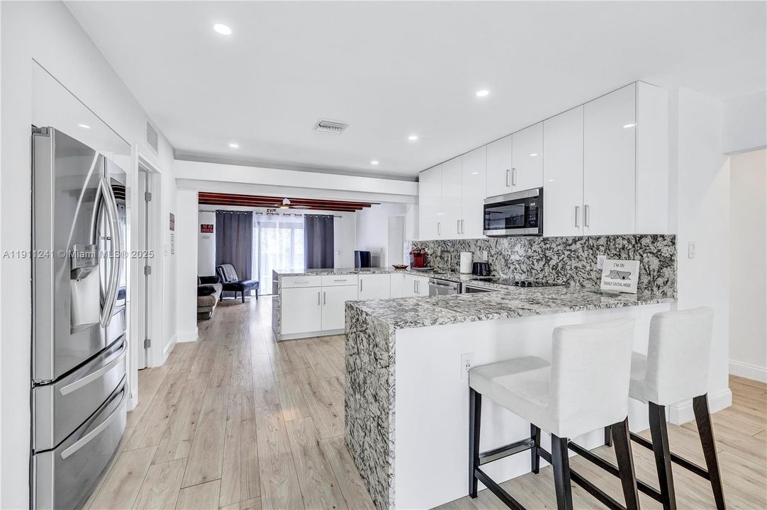 На продажу: $849,995 (3 спален, 3 ванн, 1206 Квадратных фут)