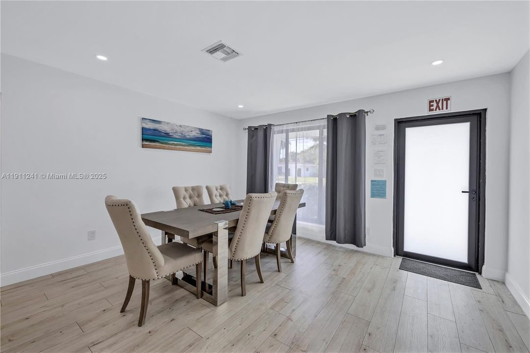 На продажу: $849,995 (3 спален, 3 ванн, 1206 Квадратных фут)