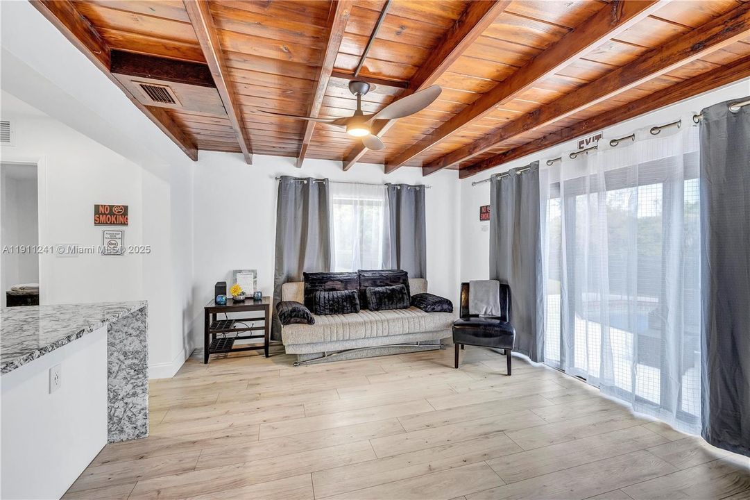 На продажу: $849,995 (3 спален, 3 ванн, 1206 Квадратных фут)