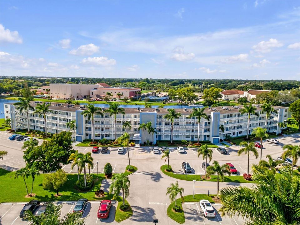 For Sale: $249,000 (2 beds, 2 baths, 1008 Square Feet)