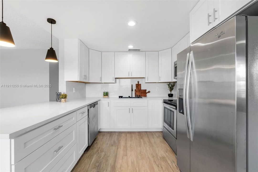 For Sale: $249,000 (2 beds, 2 baths, 1008 Square Feet)