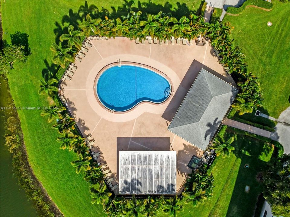 For Sale: $249,000 (2 beds, 2 baths, 1008 Square Feet)