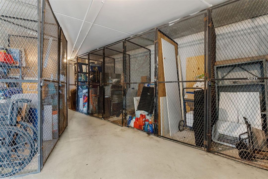 For Sale: $249,000 (2 beds, 2 baths, 1008 Square Feet)