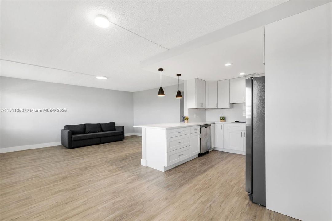 For Sale: $249,000 (2 beds, 2 baths, 1008 Square Feet)