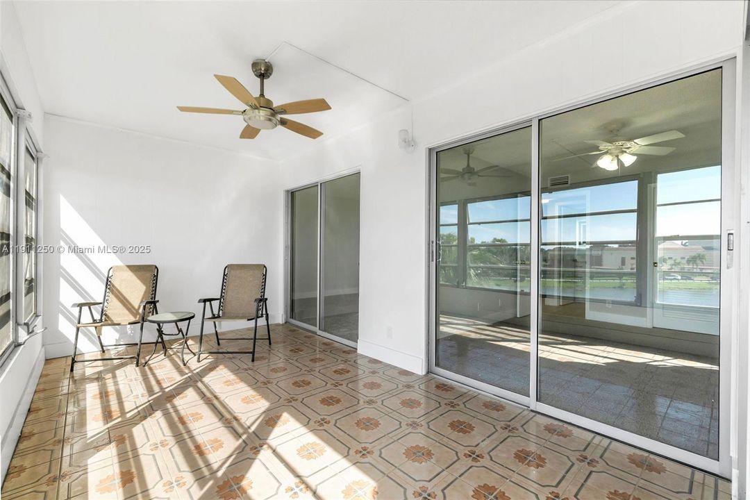 For Sale: $249,000 (2 beds, 2 baths, 1008 Square Feet)