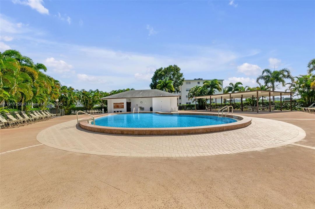 For Sale: $249,000 (2 beds, 2 baths, 1008 Square Feet)