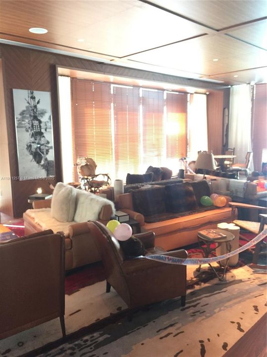 Active With Contract: $3,850 (1 beds, 1 baths, 699 Square Feet)