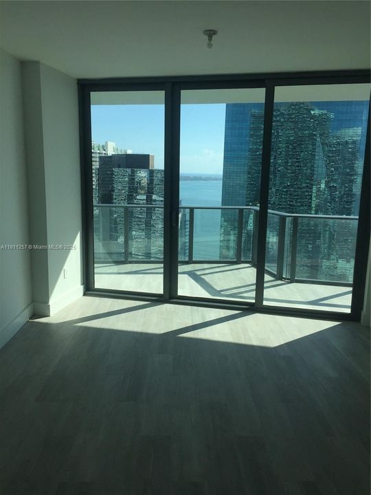 Active With Contract: $3,850 (1 beds, 1 baths, 699 Square Feet)