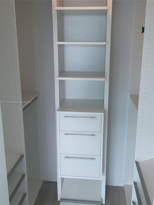 Active With Contract: $3,850 (1 beds, 1 baths, 699 Square Feet)