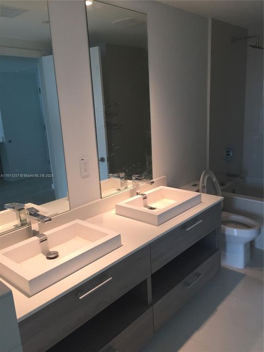 Active With Contract: $3,850 (1 beds, 1 baths, 699 Square Feet)