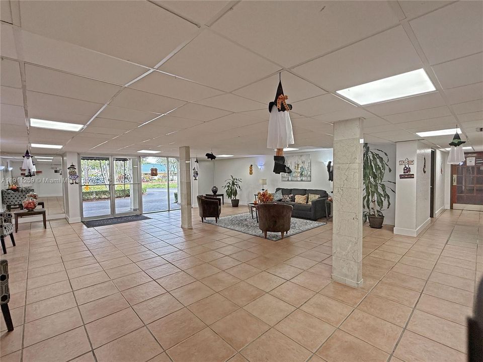 For Sale: $300,000 (3 beds, 2 baths, 1206 Square Feet)