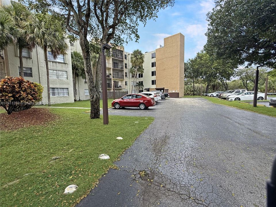 For Sale: $300,000 (3 beds, 2 baths, 1206 Square Feet)