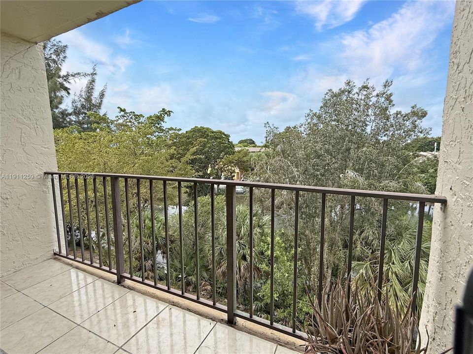 For Sale: $300,000 (3 beds, 2 baths, 1206 Square Feet)