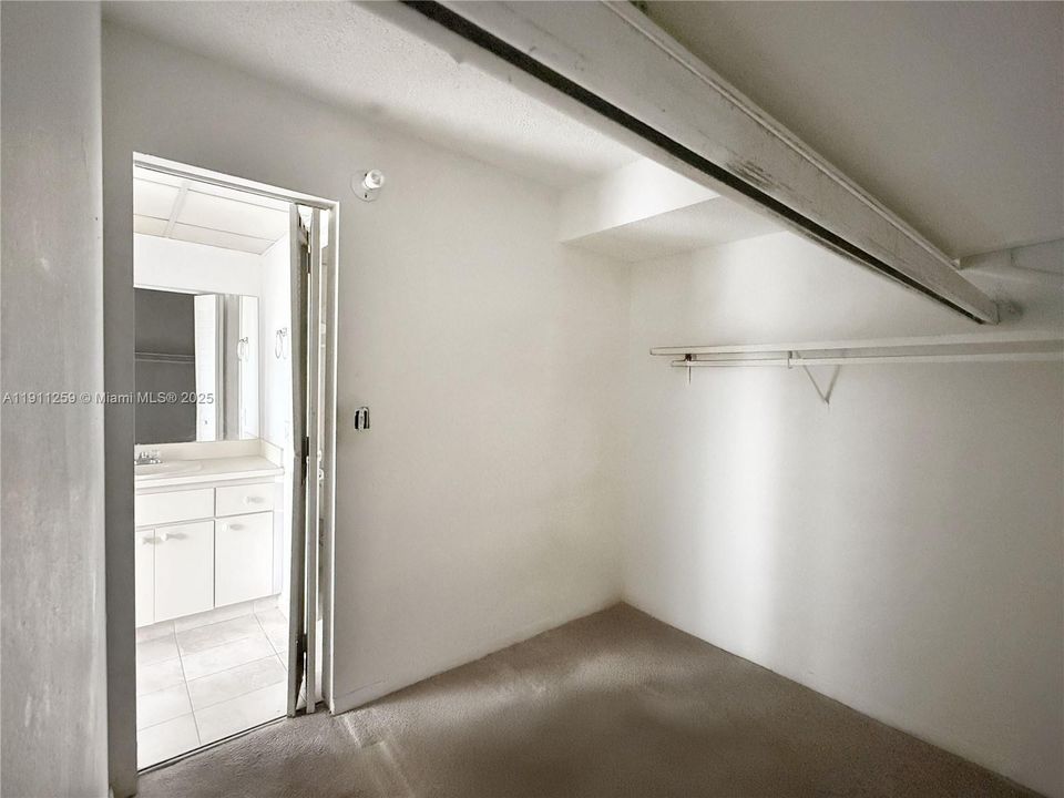 For Sale: $300,000 (3 beds, 2 baths, 1206 Square Feet)