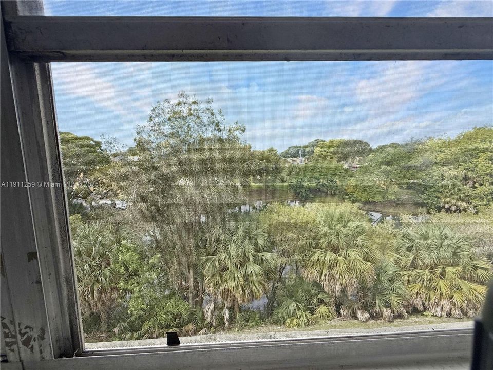 For Sale: $300,000 (3 beds, 2 baths, 1206 Square Feet)