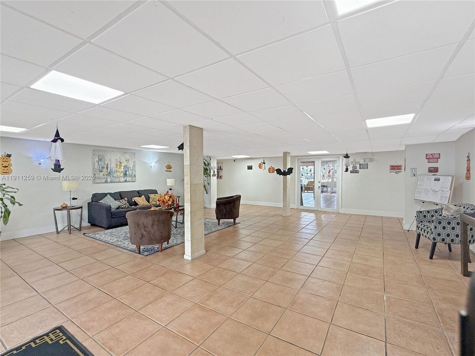 For Sale: $300,000 (3 beds, 2 baths, 1206 Square Feet)