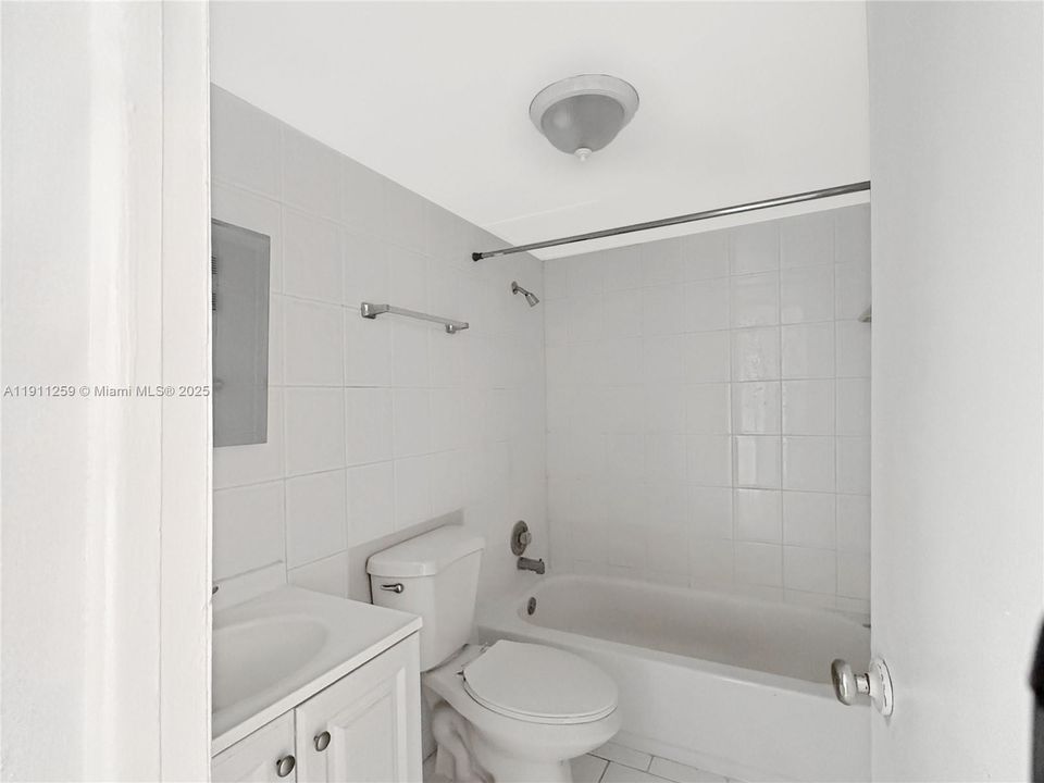 For Sale: $300,000 (3 beds, 2 baths, 1206 Square Feet)