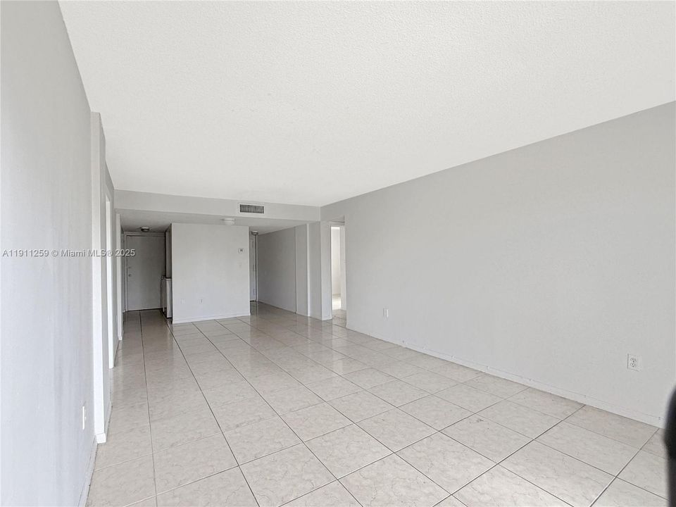 For Sale: $300,000 (3 beds, 2 baths, 1206 Square Feet)