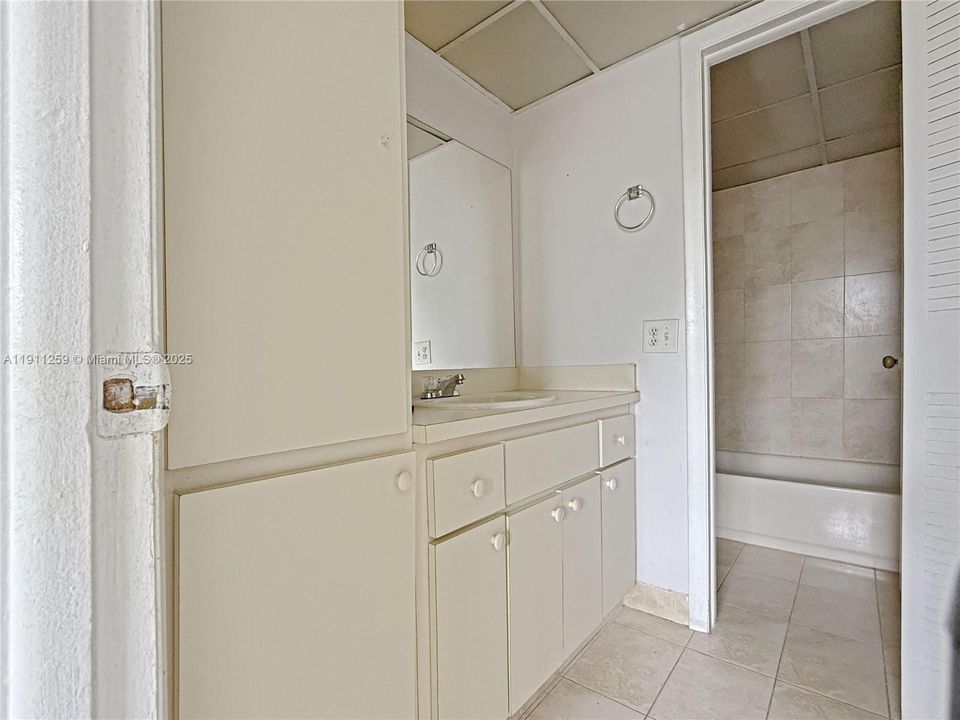 For Sale: $300,000 (3 beds, 2 baths, 1206 Square Feet)