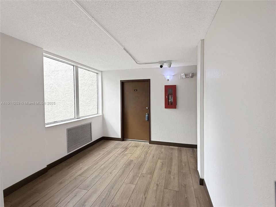 For Sale: $300,000 (3 beds, 2 baths, 1206 Square Feet)