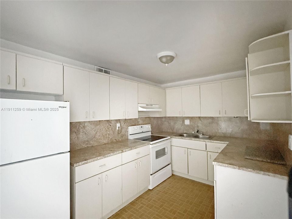 For Sale: $300,000 (3 beds, 2 baths, 1206 Square Feet)