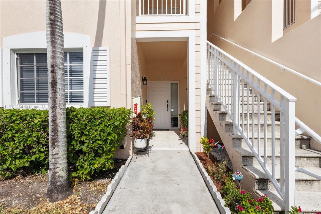 出租: $2,400 (3 贝兹, 2 浴室, 1221 平方英尺)