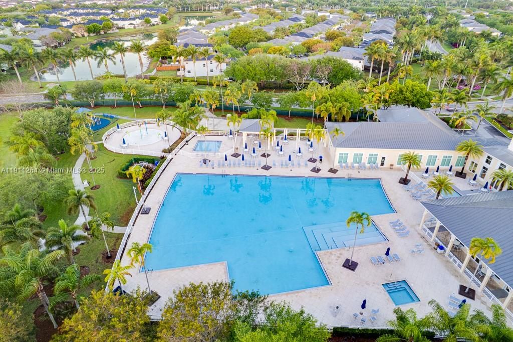 出租: $2,400 (3 贝兹, 2 浴室, 1221 平方英尺)