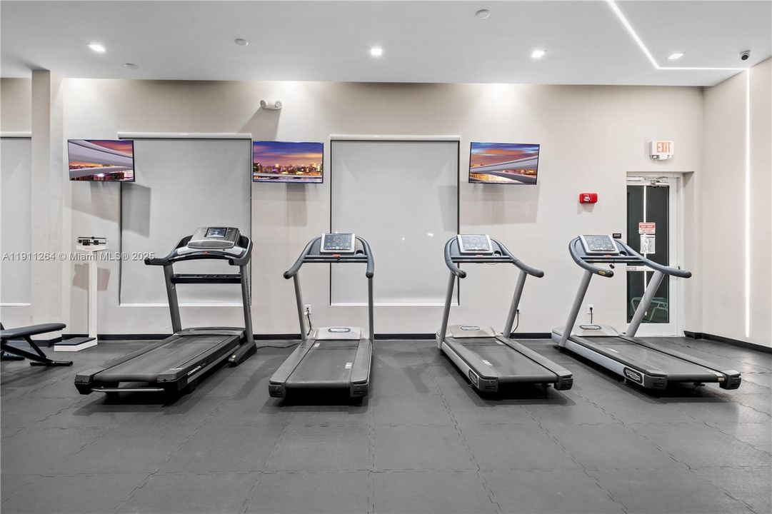 出租: $2,400 (3 贝兹, 2 浴室, 1221 平方英尺)