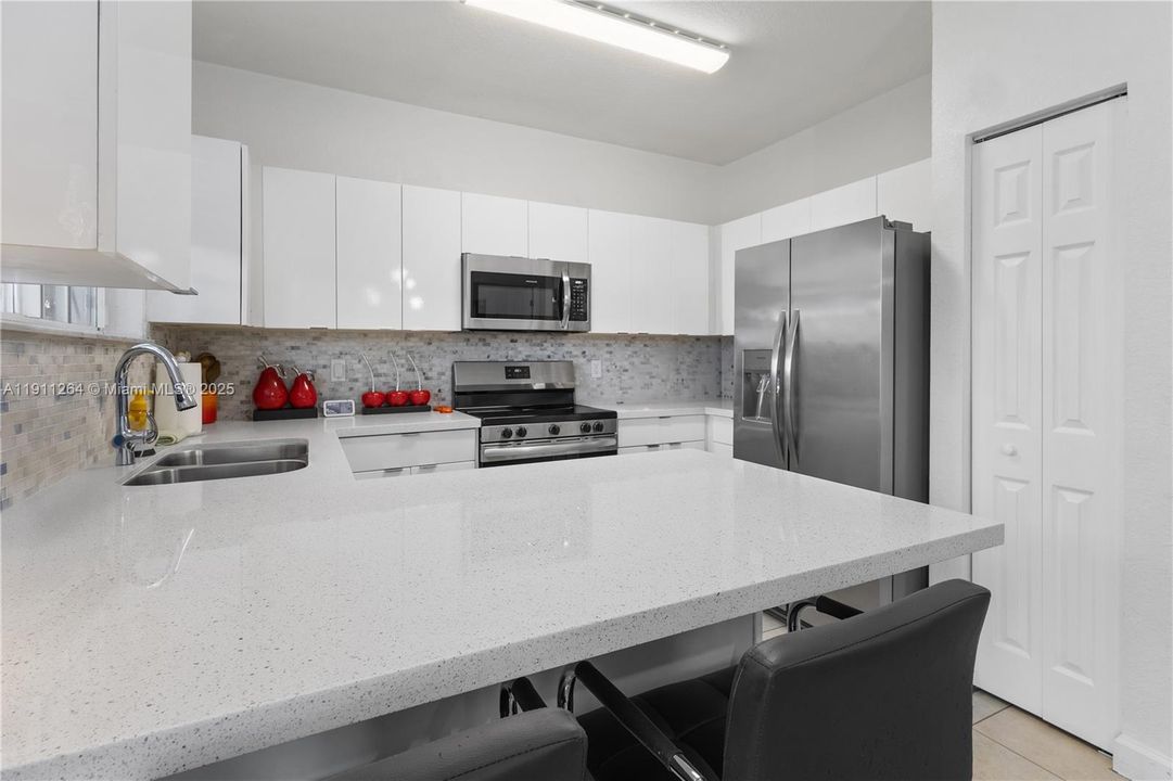 出租: $2,400 (3 贝兹, 2 浴室, 1221 平方英尺)