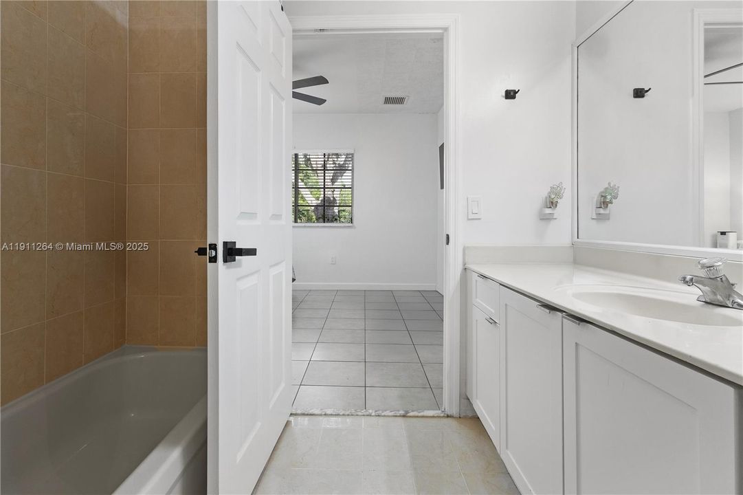 出租: $2,400 (3 贝兹, 2 浴室, 1221 平方英尺)