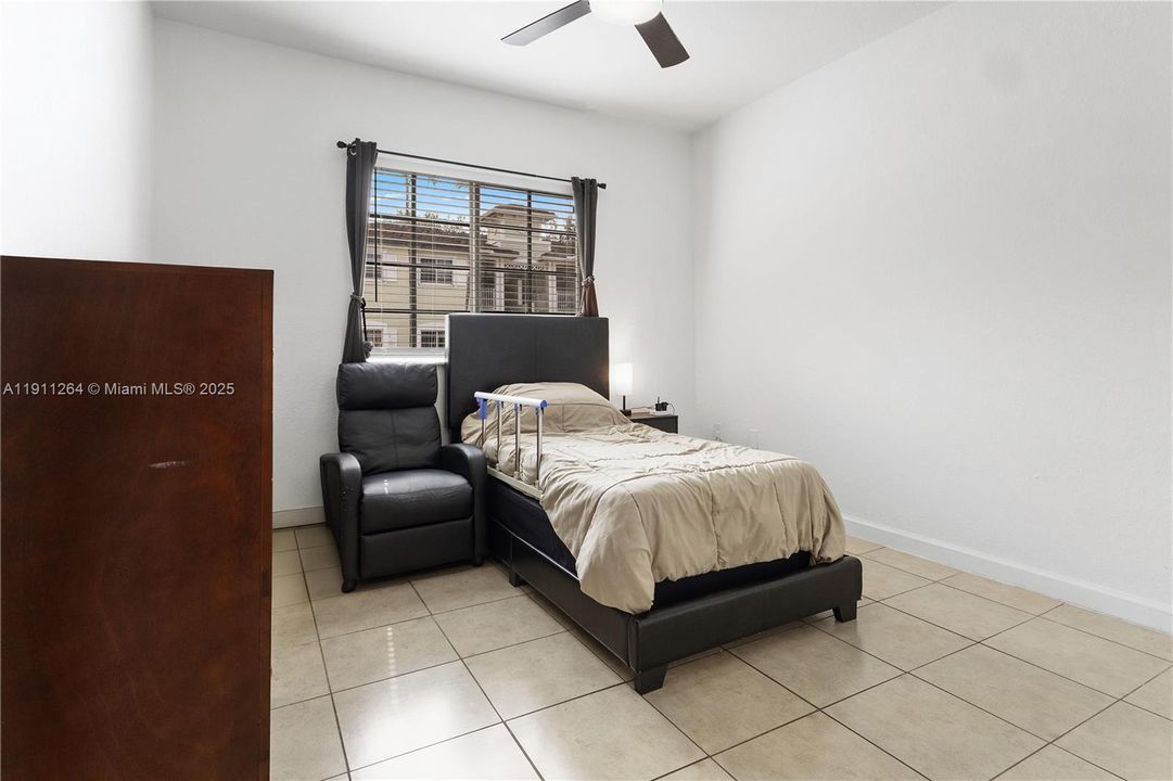 出租: $2,400 (3 贝兹, 2 浴室, 1221 平方英尺)