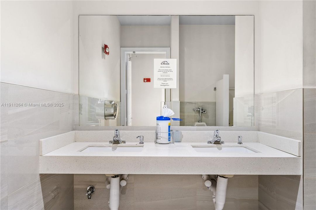 出租: $2,400 (3 贝兹, 2 浴室, 1221 平方英尺)