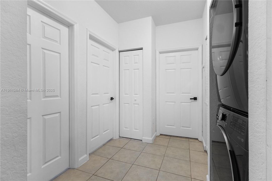 出租: $2,400 (3 贝兹, 2 浴室, 1221 平方英尺)