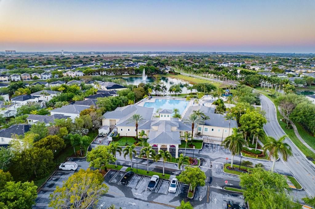 出租: $2,400 (3 贝兹, 2 浴室, 1221 平方英尺)