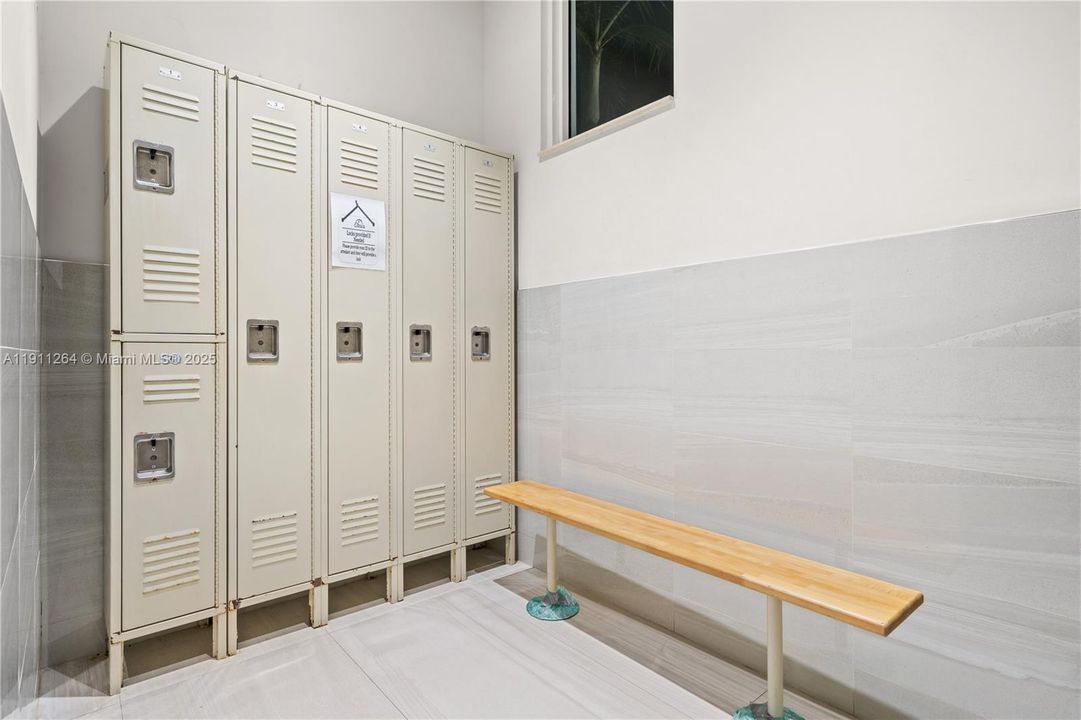 出租: $2,400 (3 贝兹, 2 浴室, 1221 平方英尺)