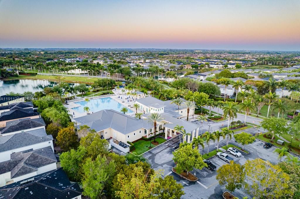 出租: $2,400 (3 贝兹, 2 浴室, 1221 平方英尺)