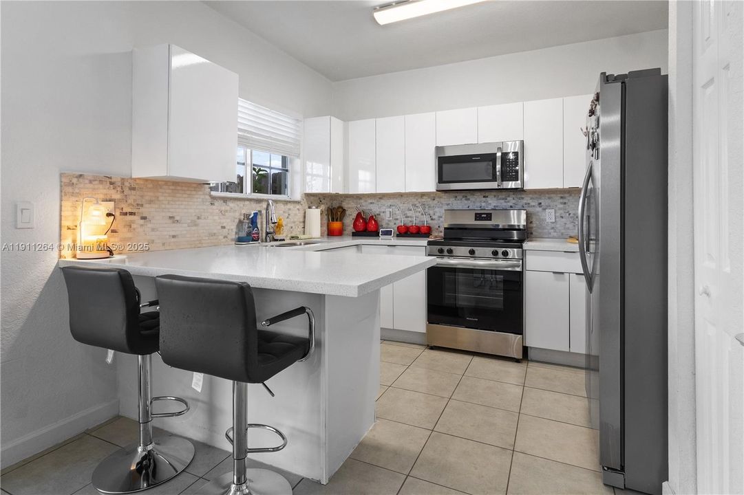 出租: $2,400 (3 贝兹, 2 浴室, 1221 平方英尺)