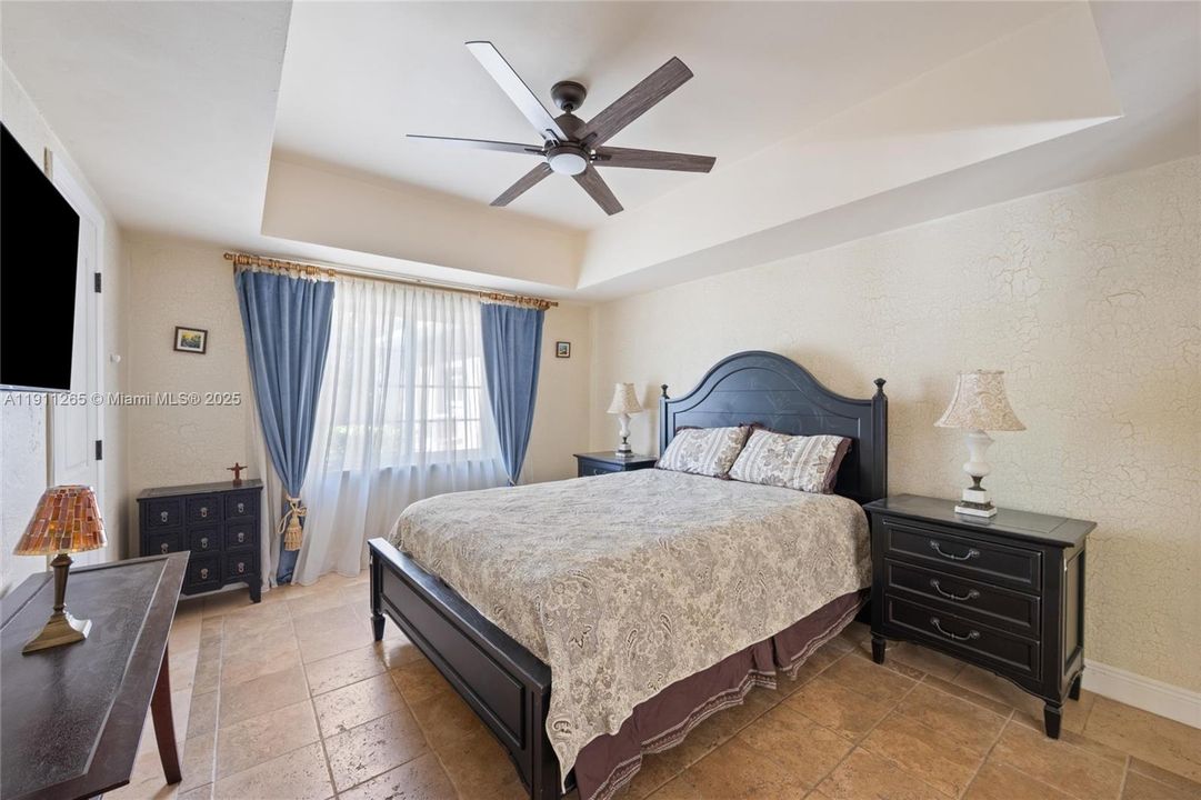 For Rent: $7,500 (3 beds, 2 baths, 1709 Square Feet)